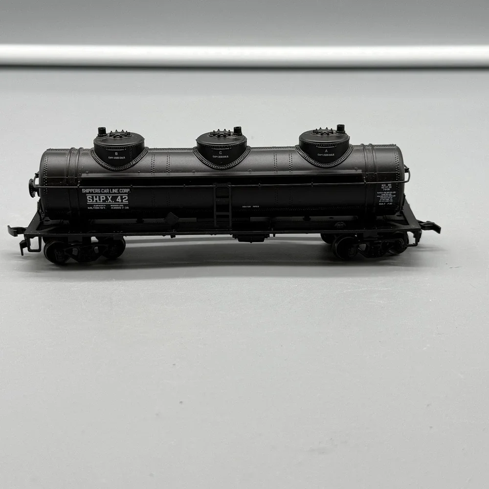 Athearn HO Scale Shippers Car Line SHPX 42 Triple Dome Tank Car 7935